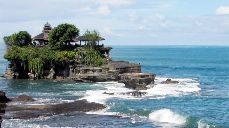 Bali Tanah Lot The Temple in the Middle of the Sea-min