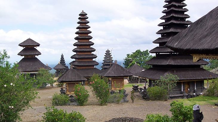 Gelang Agung Temple contains Thirteenth Century Antiquities-min